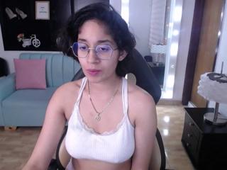 Lilii Gomez webcam model stream image