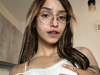 AmeliShe webcam model stream image