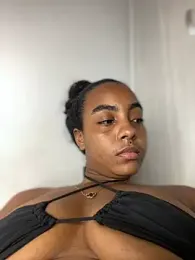 nisaa_ webcam model stream image