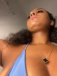 nisaa_ webcam model stream image