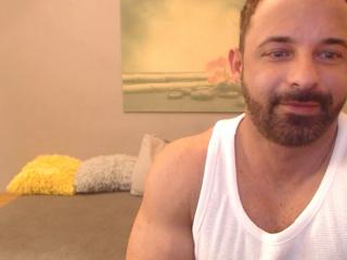 Gustavo Muscle webcam model stream image