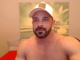 Gustavo Muscle webcam model stream image