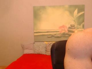 Gustavo Muscle webcam model stream image
