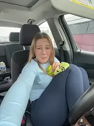 AllesandraLove webcam model stream image