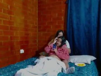 kissesssdoublesss webcam model stream image