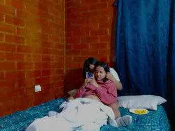 kissesssdoublesss webcam model stream image