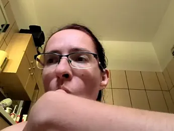 Milky_hairy_mommy webcam model stream image