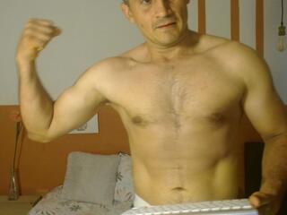 Leo Strongrush webcam model stream image