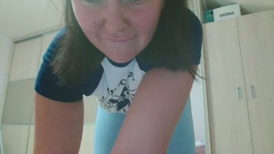 YoungHotMom webcam model stream image