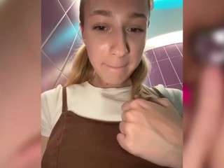 lily-badcuite11 webcam camsoda model stream image