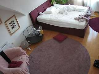 voyeurcam-julmodels-whitebed-4 webcam model stream image