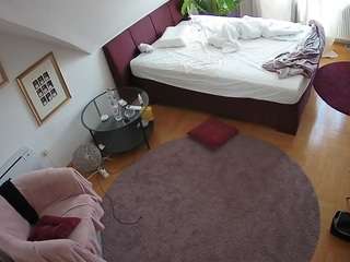 voyeurcam-julmodels-whitebed-4 webcam model stream image