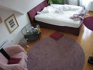 voyeurcam-julmodels-whitebed-4 webcam model stream image