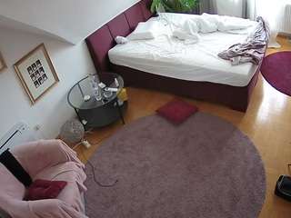 voyeurcam-julmodels-whitebed-4 webcam model stream image