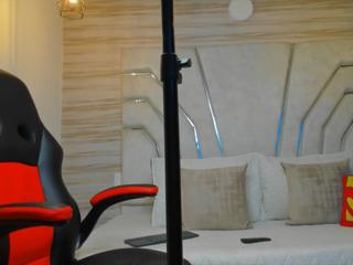Maxx Thomson webcam model stream image
