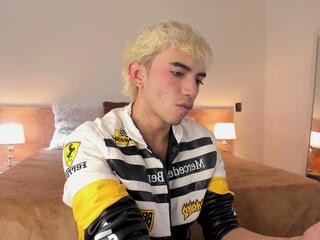 Darko Davis webcam model stream image