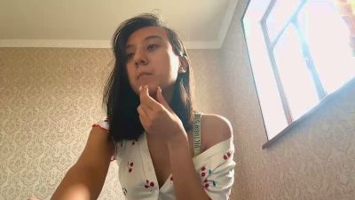 MoMo_Cute webcam model stream image