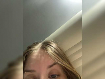 Luxukisska webcam model stream image