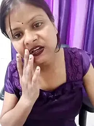 Attractive-Queen webcam model stream image