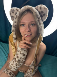 AlbertaFelt webcam model stream image