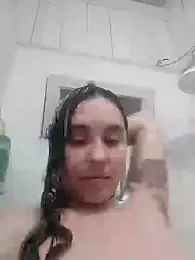 Queenyyy webcam model stream image