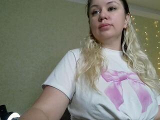 Kira Pride webcam model stream image