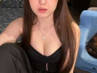 elinaloesch webcam model stream image