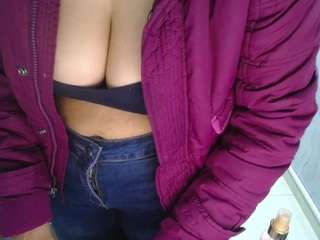 jade-jones-a webcam model stream image