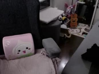 ariaqt webcam model stream image