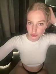 Chloemillerrxx_ webcam model stream image