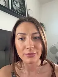 Pollypearson webcam model stream image