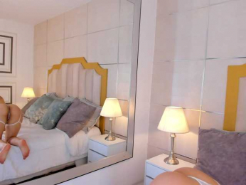 GretaVelvet webcam model stream image
