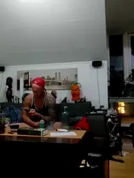 eltoulou webcam model stream image