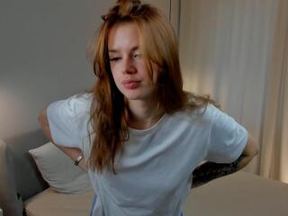 Susie Bourdier webcam model stream image