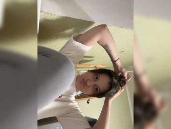 Llevie webcam model stream image