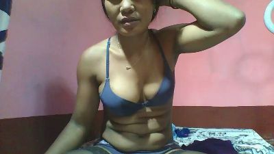 Taniah02 webcam model stream image