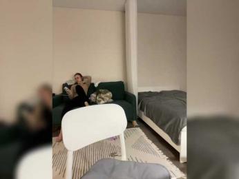 v_-_-_v webcam model stream image