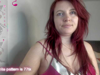 VixenCurvy webcam model stream image