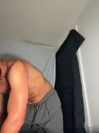 HungStr8Lightskin webcam model stream image