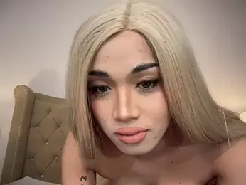 IssaWave webcam stripchat model stream image