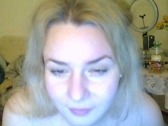 HollyLaPretty webcam model stream image