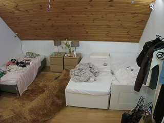 voyeurcam-julmodels-whitebed-2 webcam model stream image