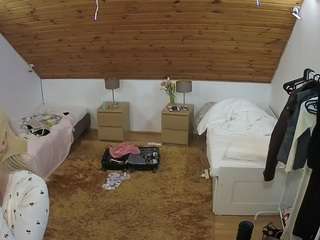 voyeurcam-julmodels-whitebed-2 webcam camsoda model stream image