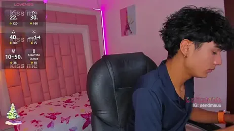 OliverTwinky webcam stripchat model stream image