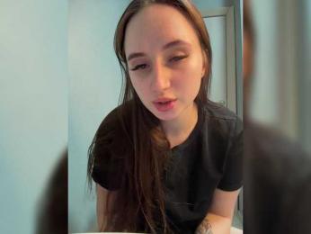 KiraSweet webcam model stream image