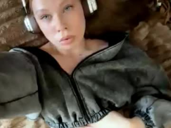 keiralaviola webcam model stream image