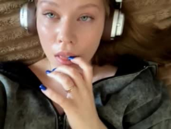keiralaviola webcam model stream image