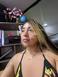 ManuelaVeeleez webcam model stream image