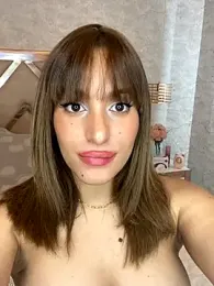 Agnescruzz webcam model stream image