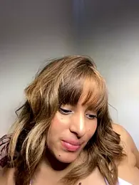 Agnescruzz webcam model stream image